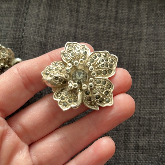 Gorgeous Silver Marcasite Floral Clip Earrings - Picture 14 of 16